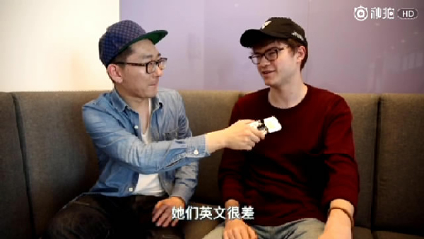 外國人街訪：和中國人談戀愛時，老外最“嫌棄”哪點