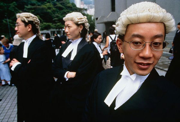 漲知識！英國法官和律師的白色假發原來大有來頭
